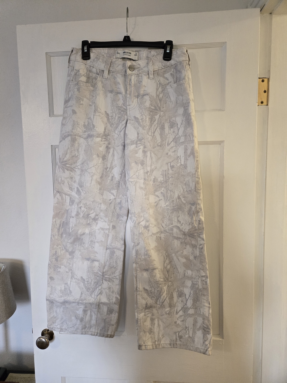 Hollister Light Gray Camo Patterned Wide-Leg Jeans